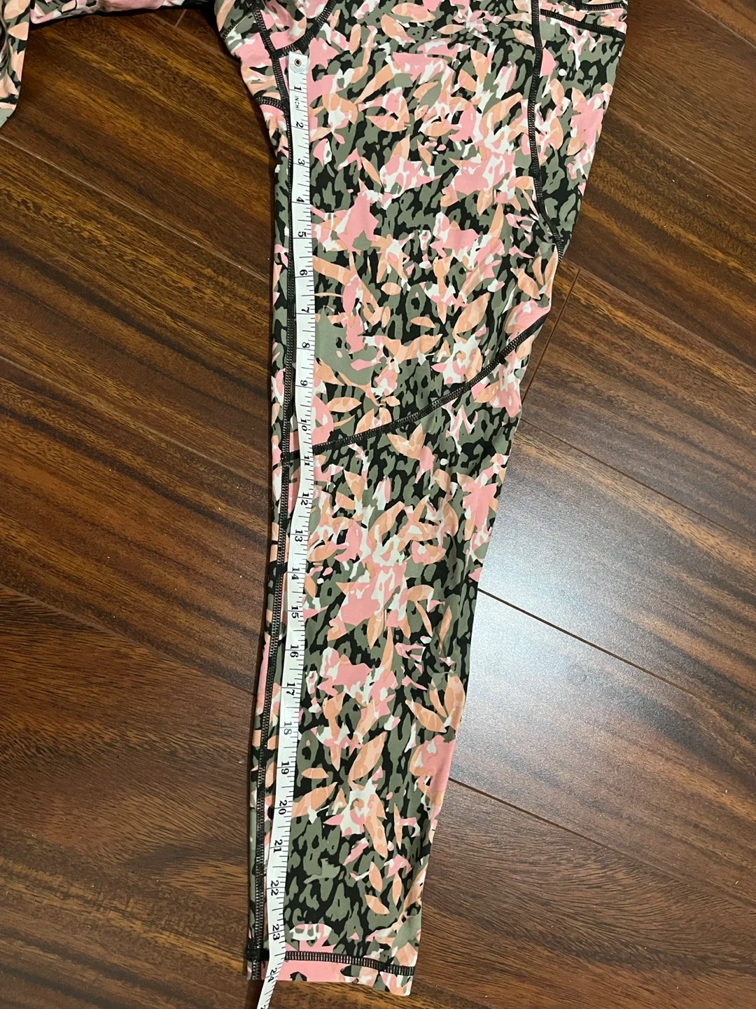 Sweaty Betty women’s medium power 7/8 leggings, tropical camo image indicator(8)