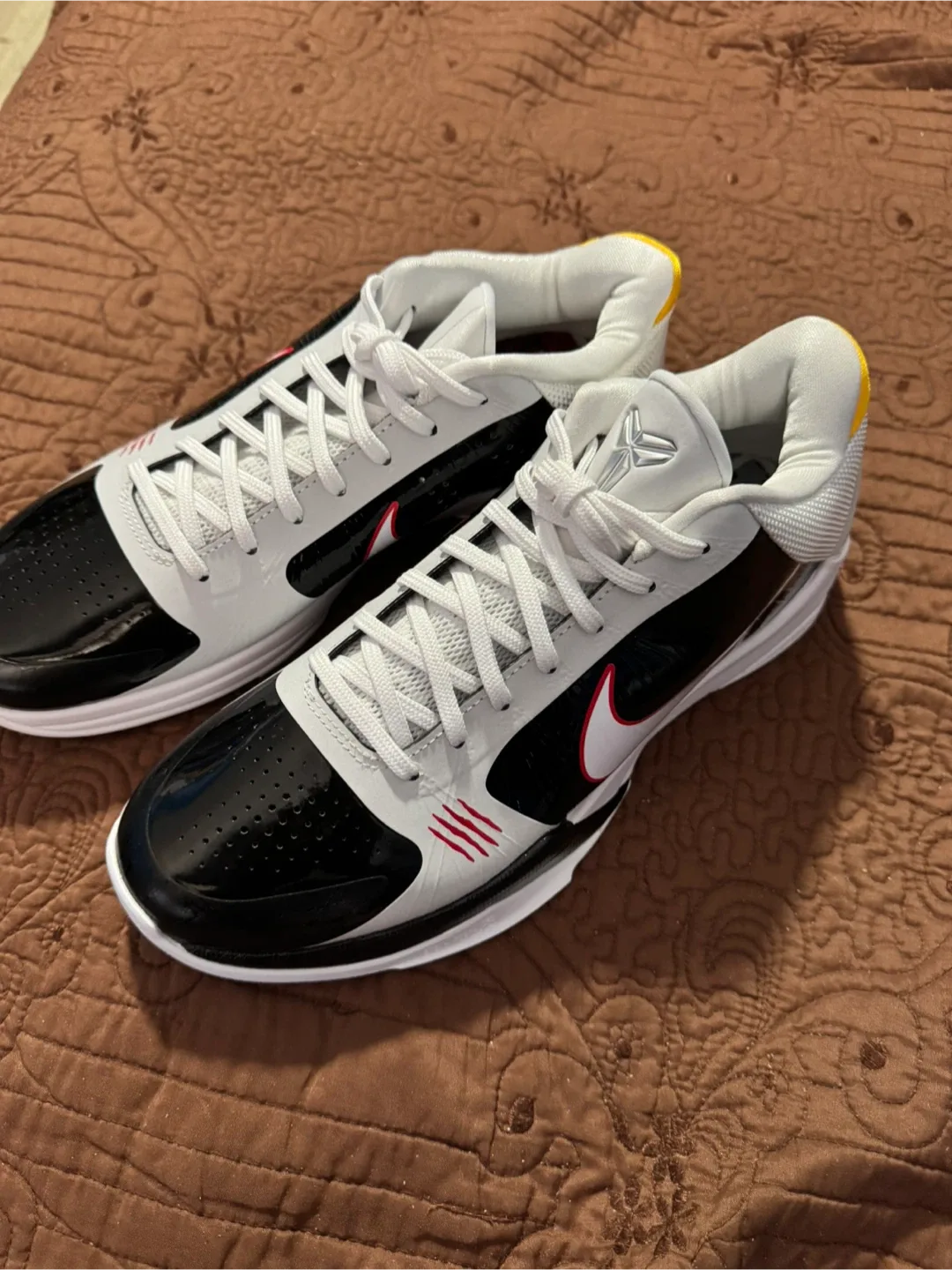 Nike Kobe V Protro White Comet Black Mens Size 10.5 image indicator(3)