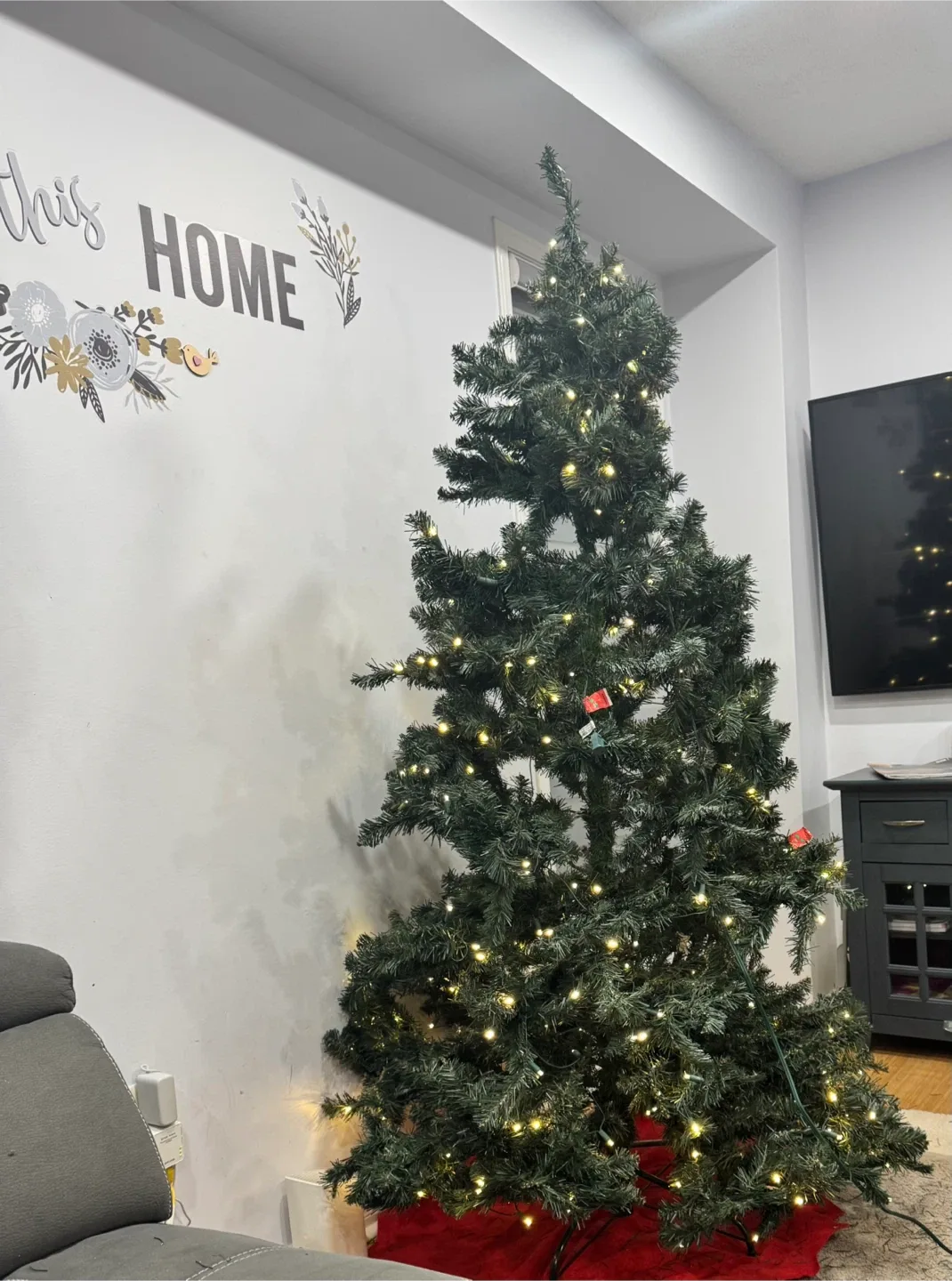 6.5 ft Pre-lit Artificial Christmas Tree