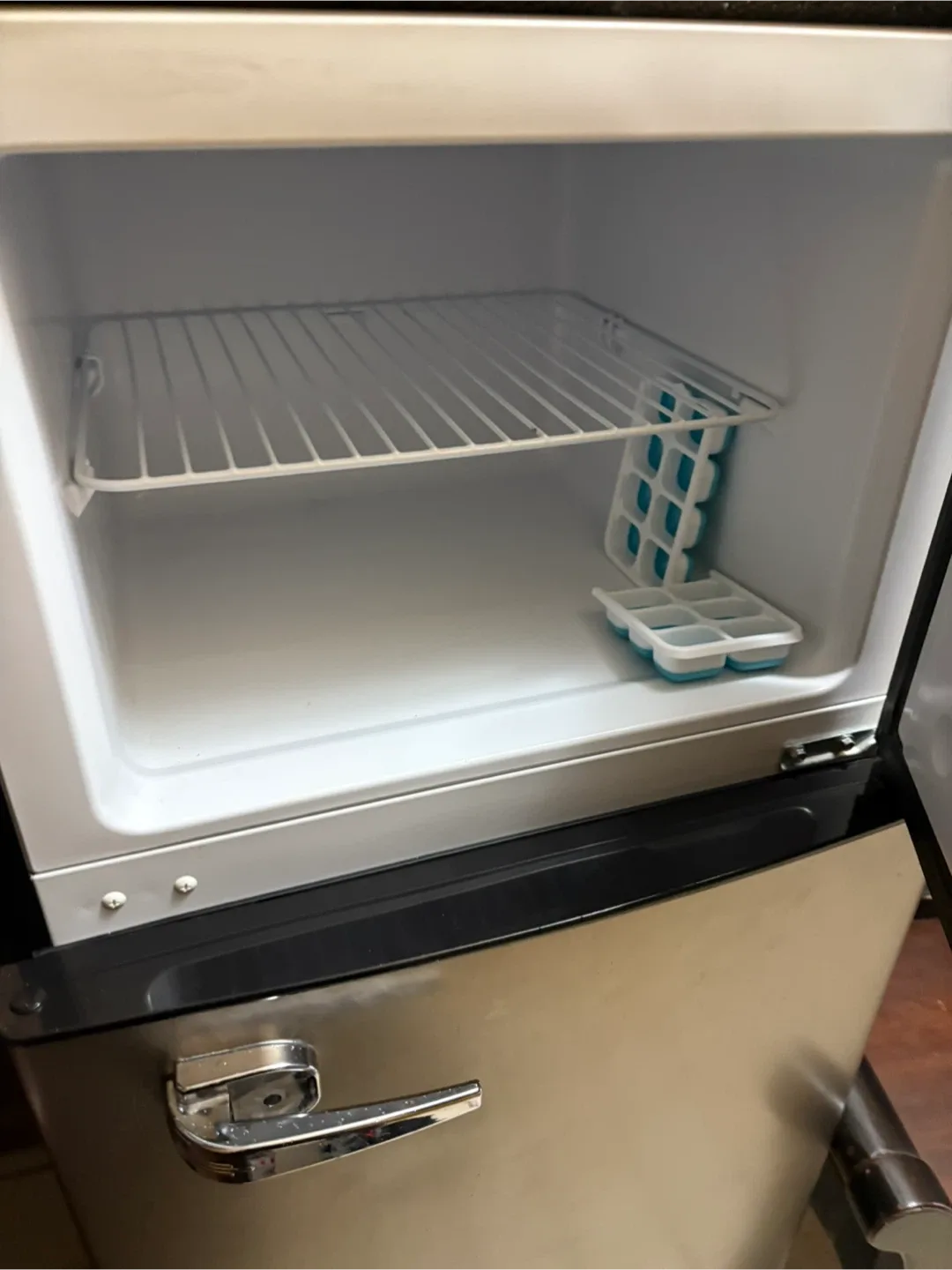 Frigidaire Refrigerator Model EFR751 image indicator(5)