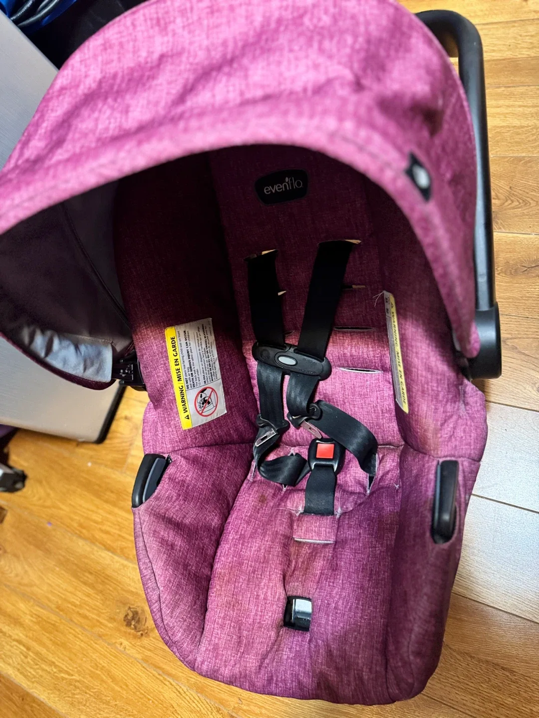 Evenflo LiteMax 35 Infant Car Seat with the base image indicator(2)