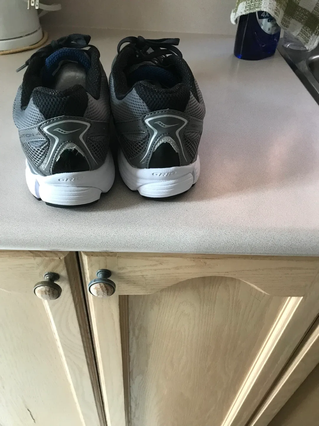 Saucony Grid Omni Walker Gray Running Shoes image indicator(2)