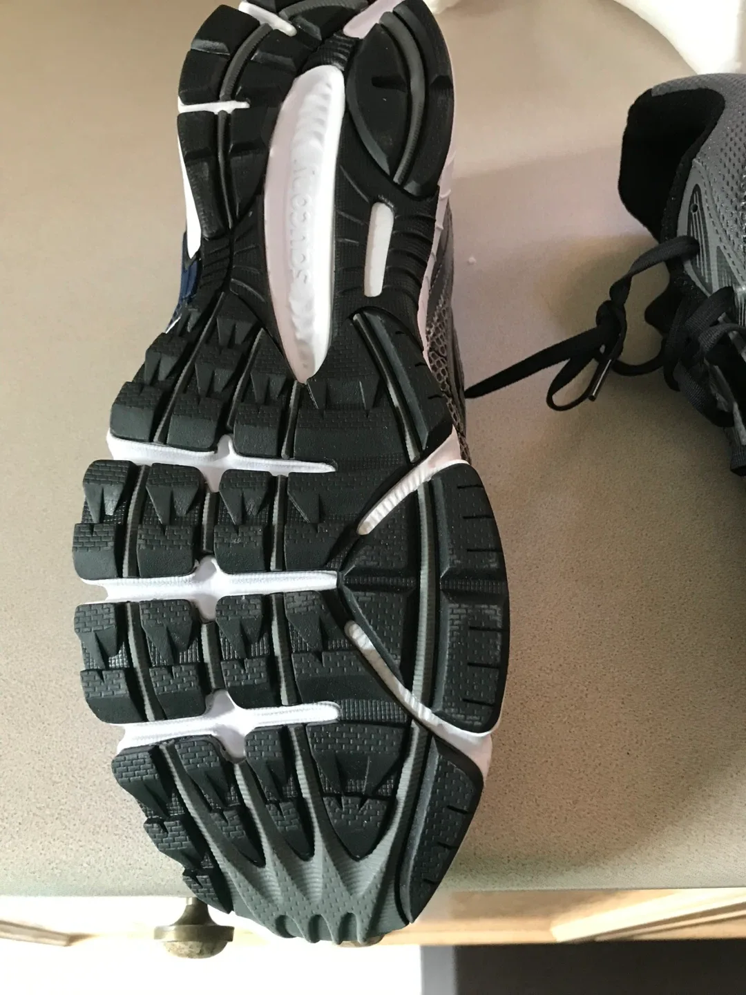 Saucony Grid Omni Walker Gray Running Shoes image indicator(4)