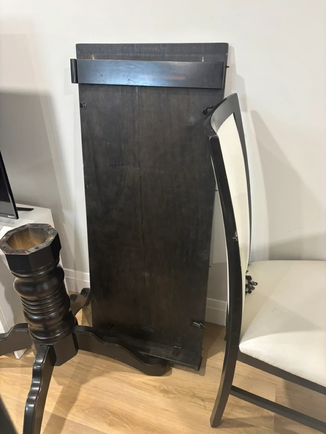 Pier 1 Dining table with 4 chairs image indicator(3)