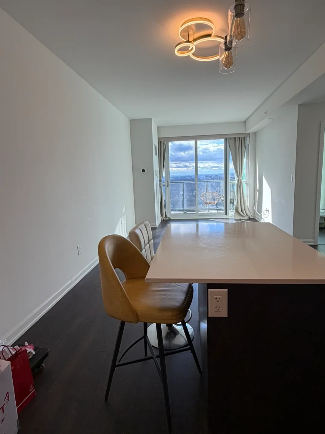 Emalad park rent 3000 32floor 2bad 2bath