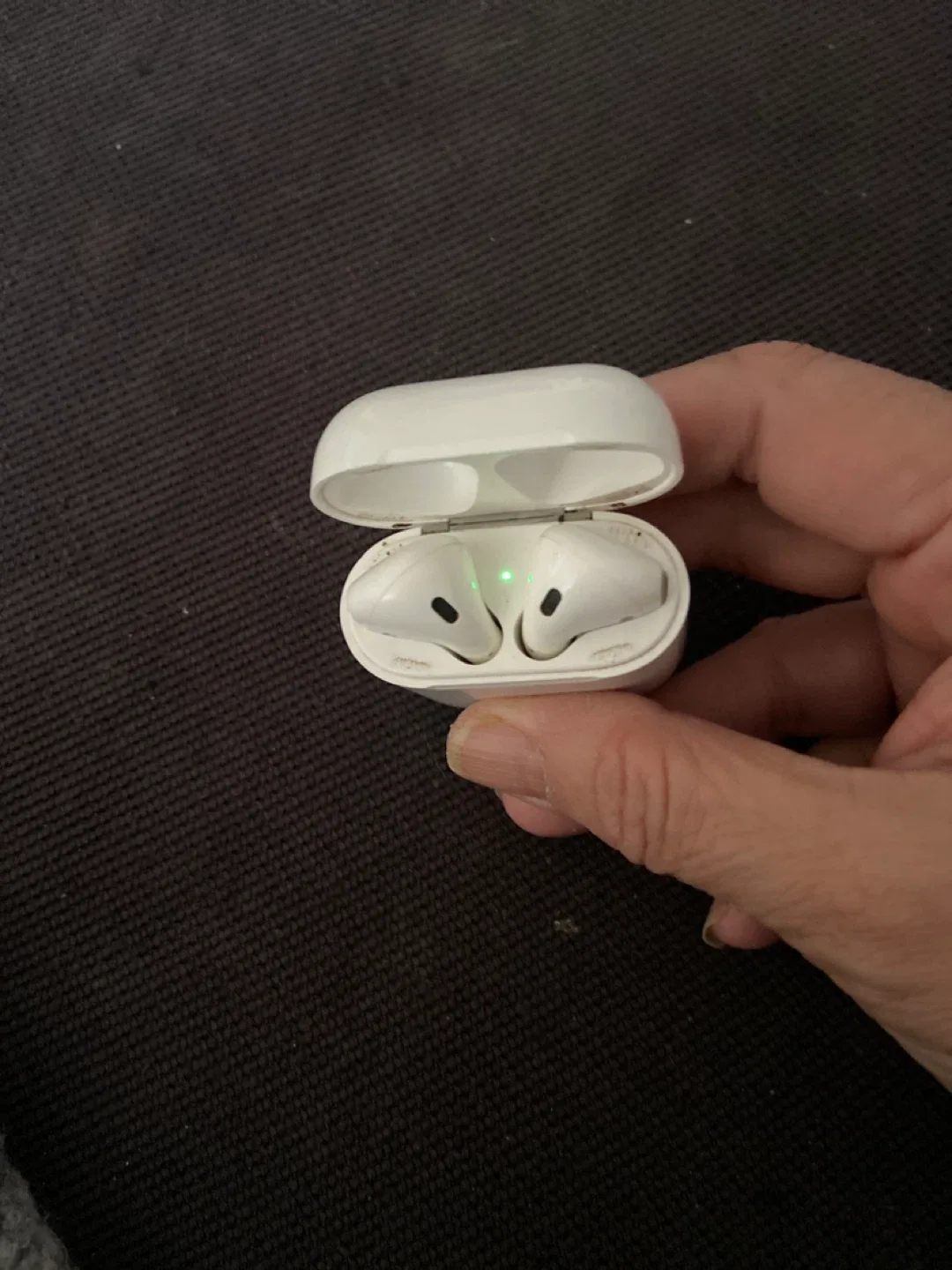 Apple AirPods (2nd generation) image indicator(2)