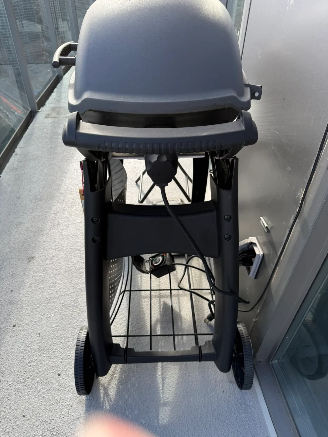 Weber Q1200 Portable Gas Grill - Black image indicator(3)