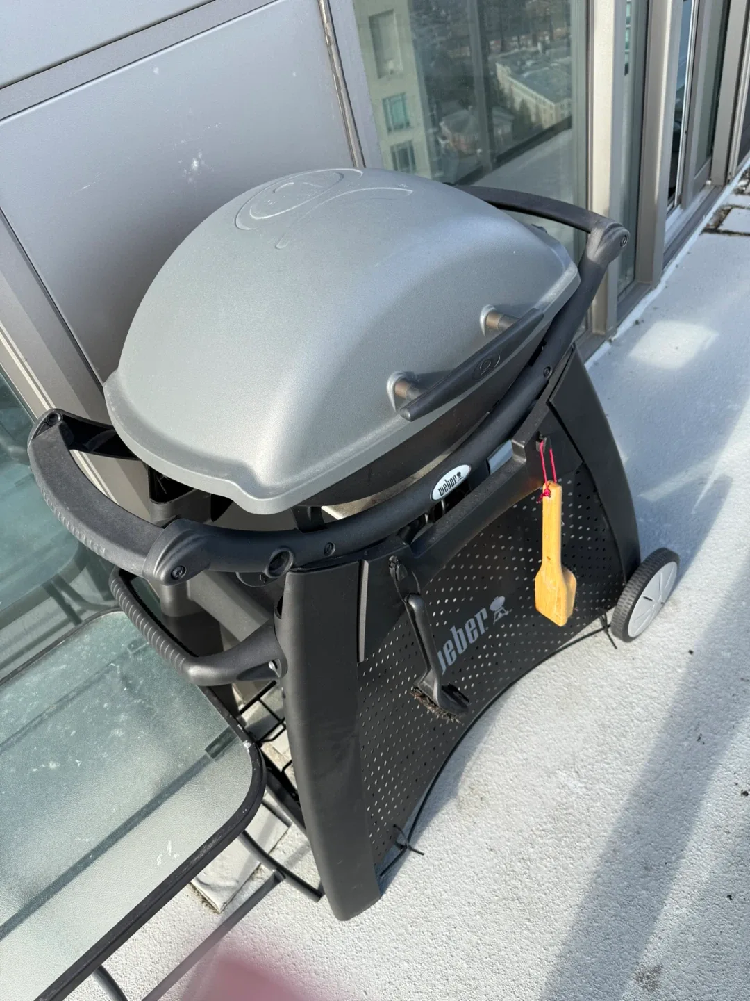 Weber Q1200 Portable Gas Grill - Black image indicator(2)