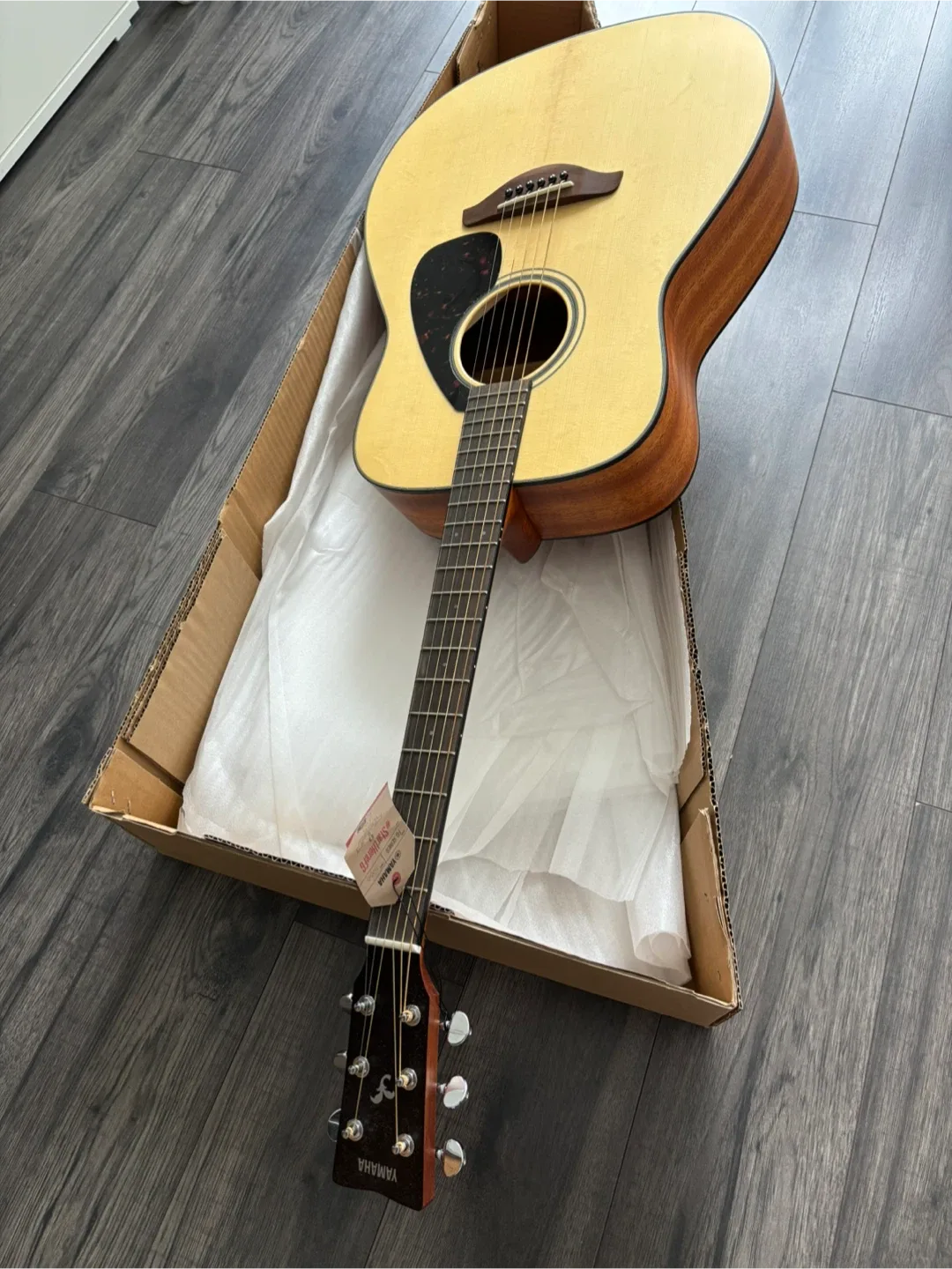 Yamaha Acoustic Guitar with Box (FG800M)