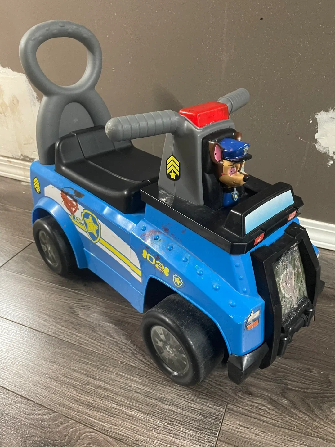Paw Patrol Chase Ride-On Car image indicator(2)