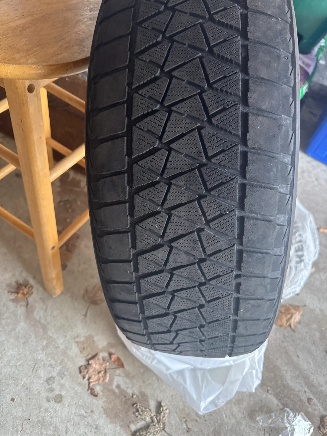 Bridgestone Blizzak DM-V2 Tire 225/65R17 - photo 2