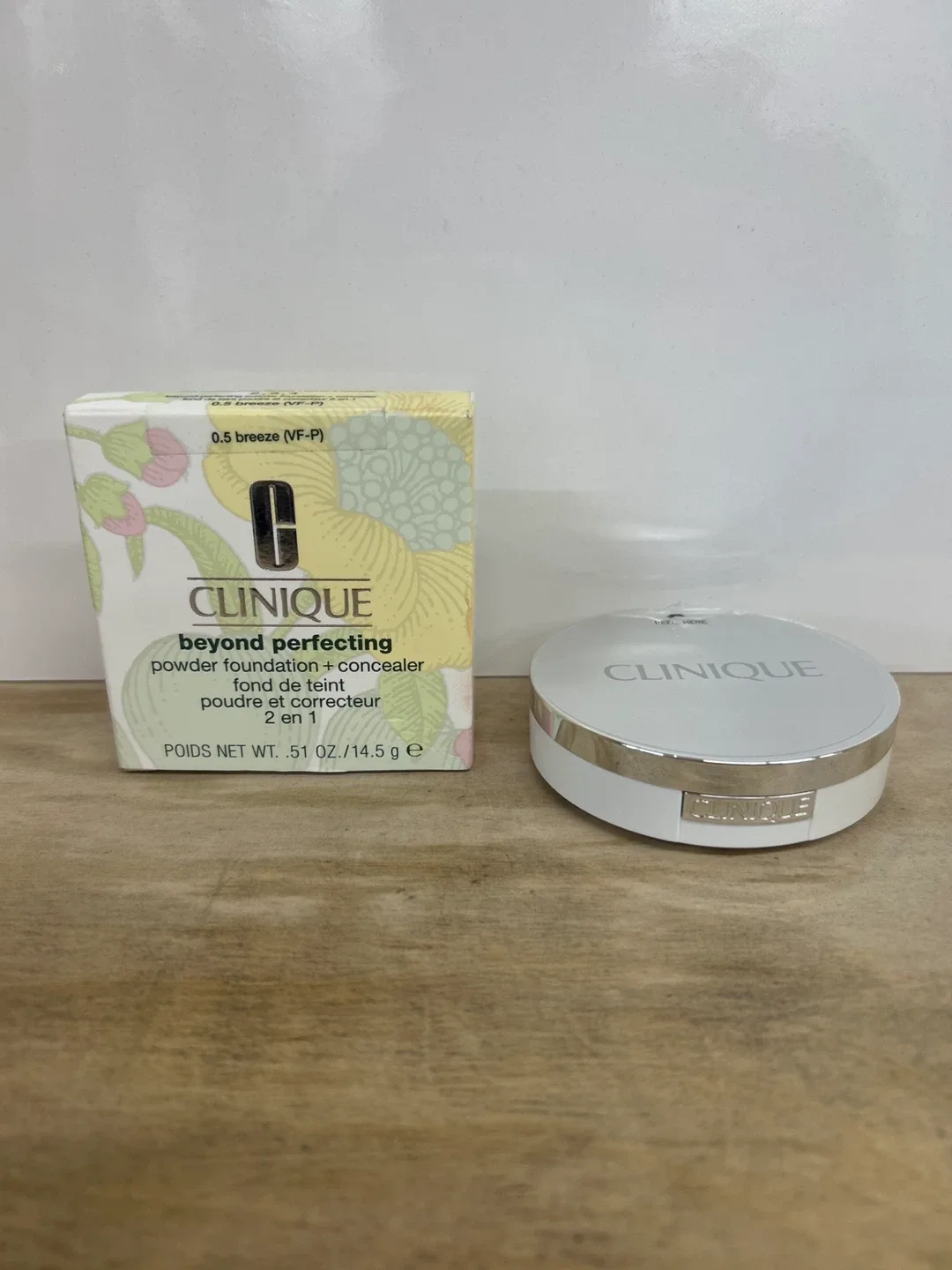Clinique Beyond Perfecting Powder Foundation 0.5 Breeze
