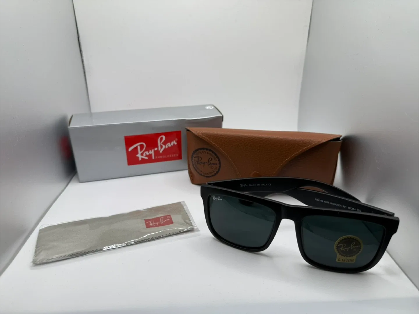 Ray-Ban New Wayfarer Sunglasses - Black image indicator(2)