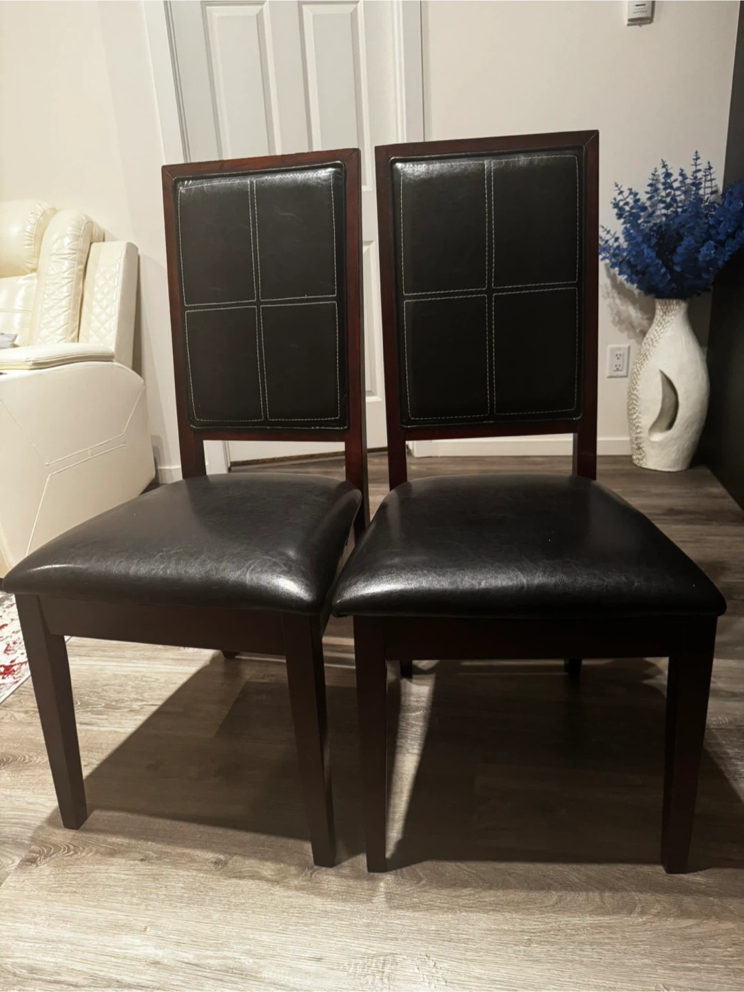 Set of 4 Dining Chairs - Dark Wood & Black  Leather