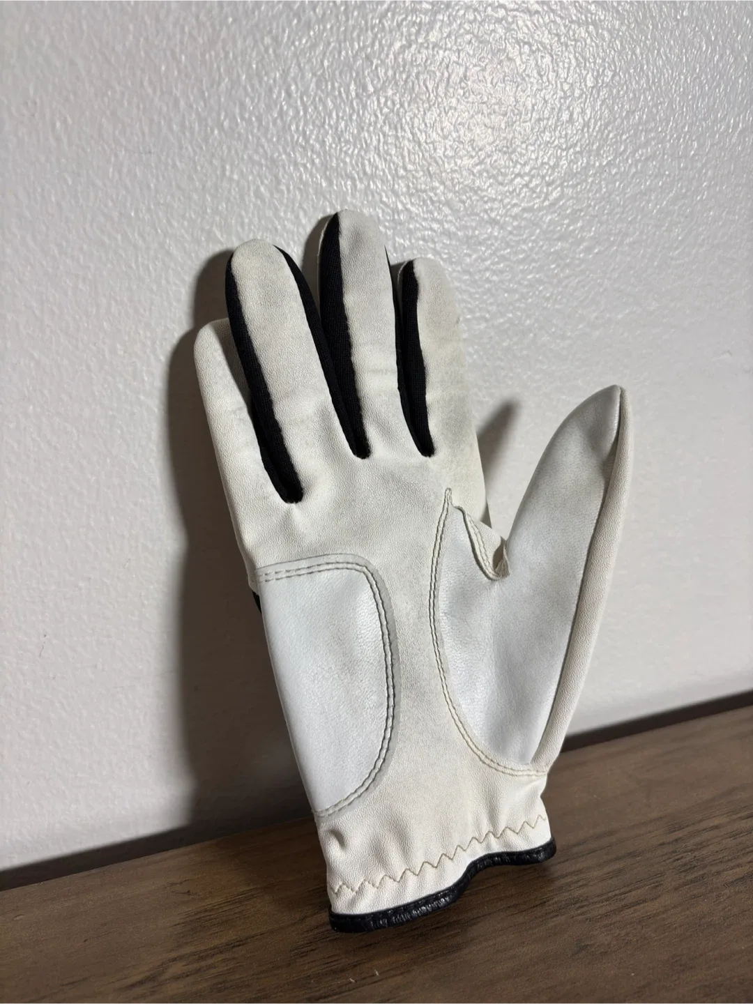 FootJoy Junior Right-Hand Golf Glove - Massive Savings! image indicator(2)