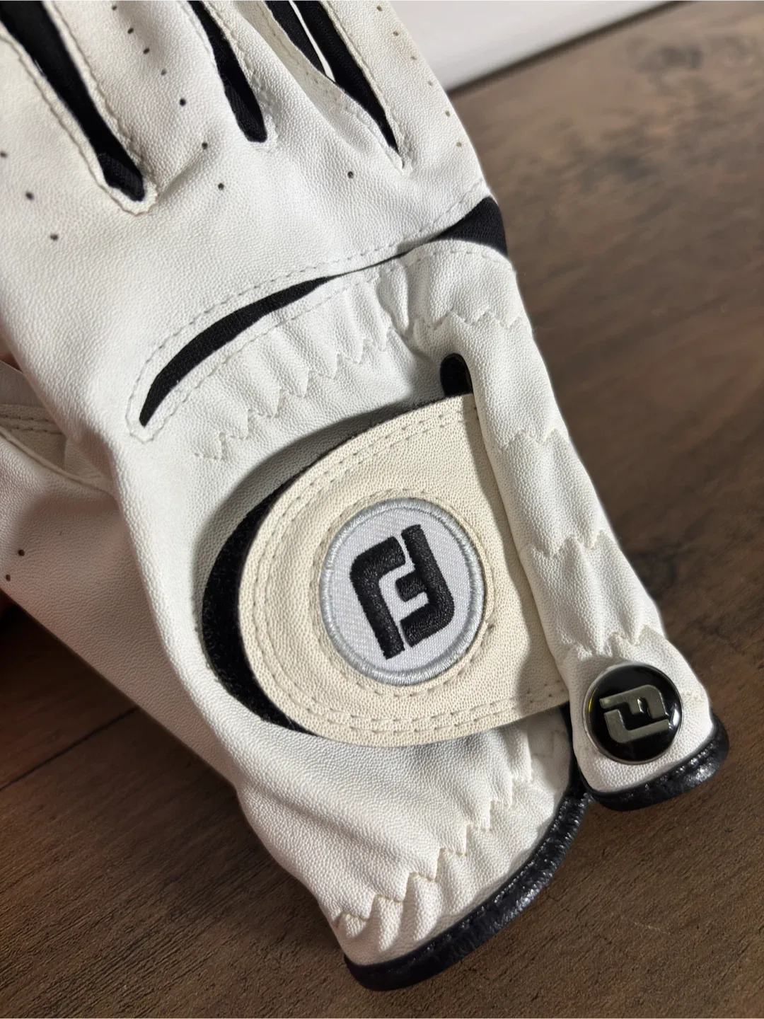 FootJoy Junior Right-Hand Golf Glove - Massive Savings! image indicator(3)