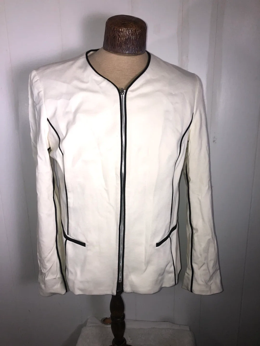 Women’s White & Black Blazer. Size Large. Cleo.