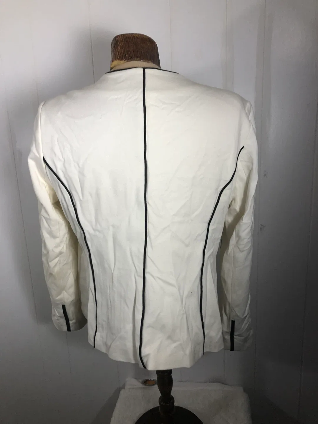 Women’s White & Black Blazer. Size Large. Cleo. image indicator(2)