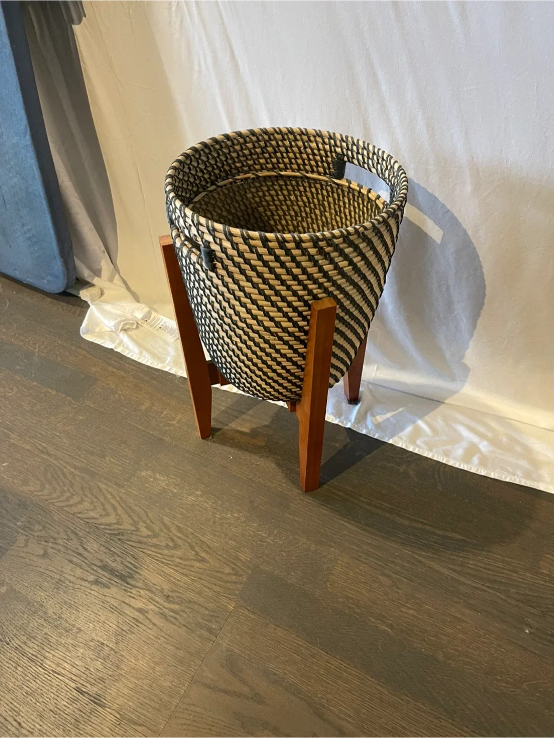 Adjustable Wooden Plant Stand + Woven Pot – Modern Boho Set