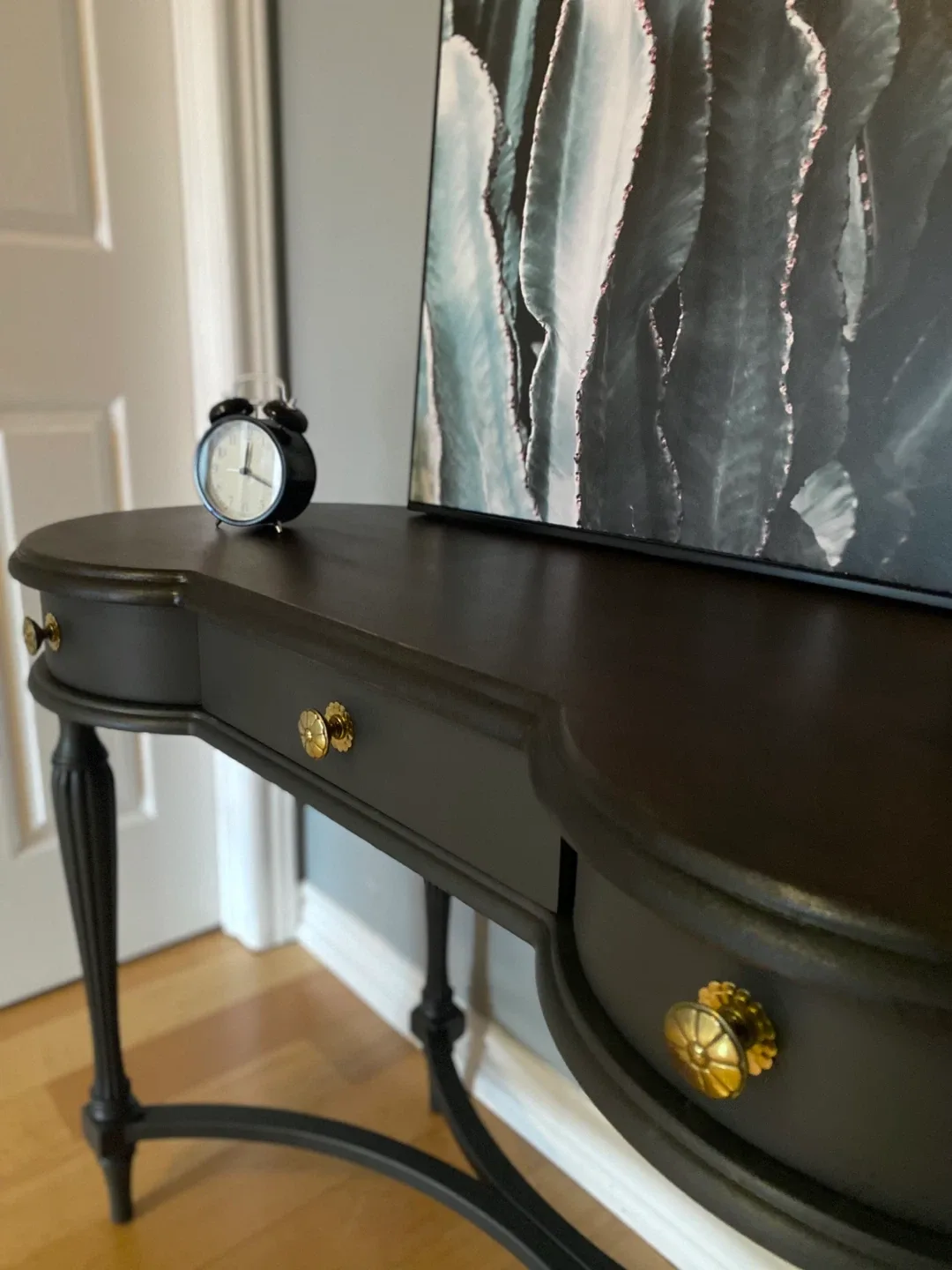 ✨ Refinished Bombay Desk – Espresso Top & Cast Iron Body ✨ image indicator(5)