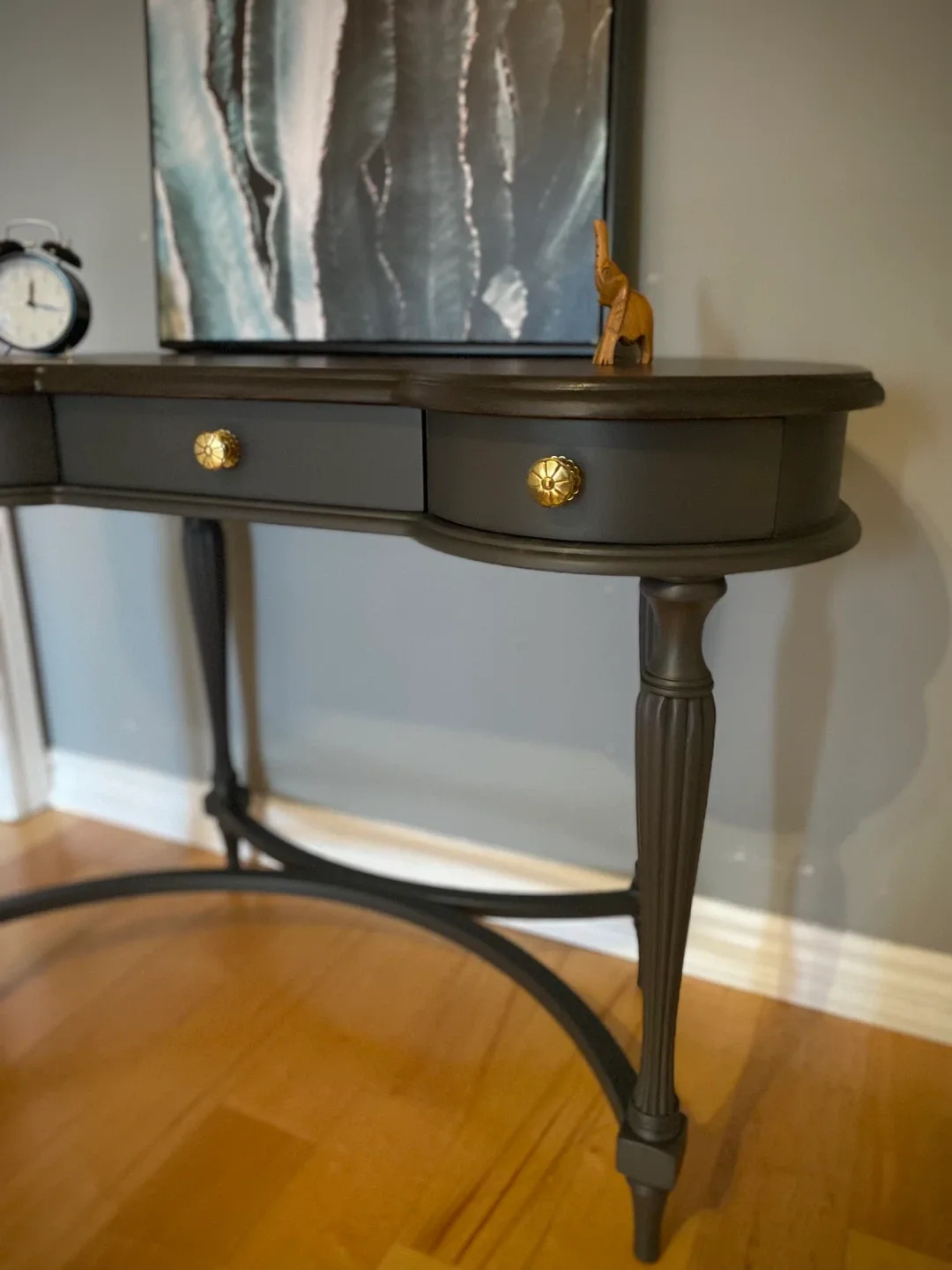 ✨ Refinished Bombay Desk – Espresso Top & Cast Iron Body ✨ image indicator(3)