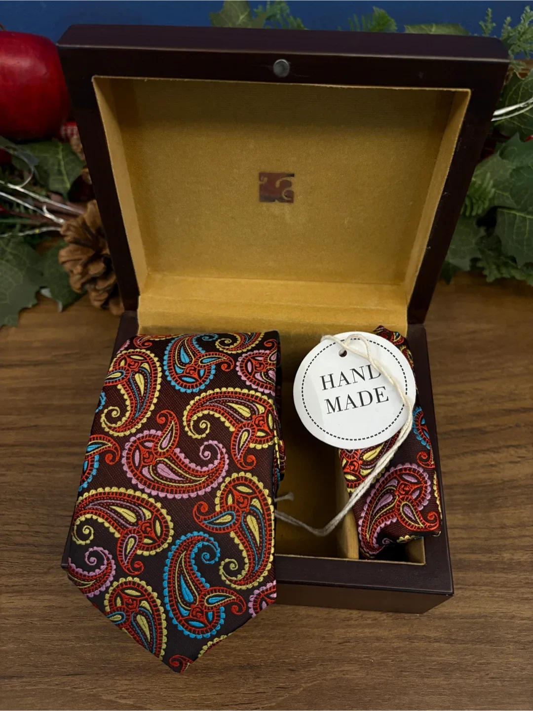 LEONARDI Tie and Pocket Square Set