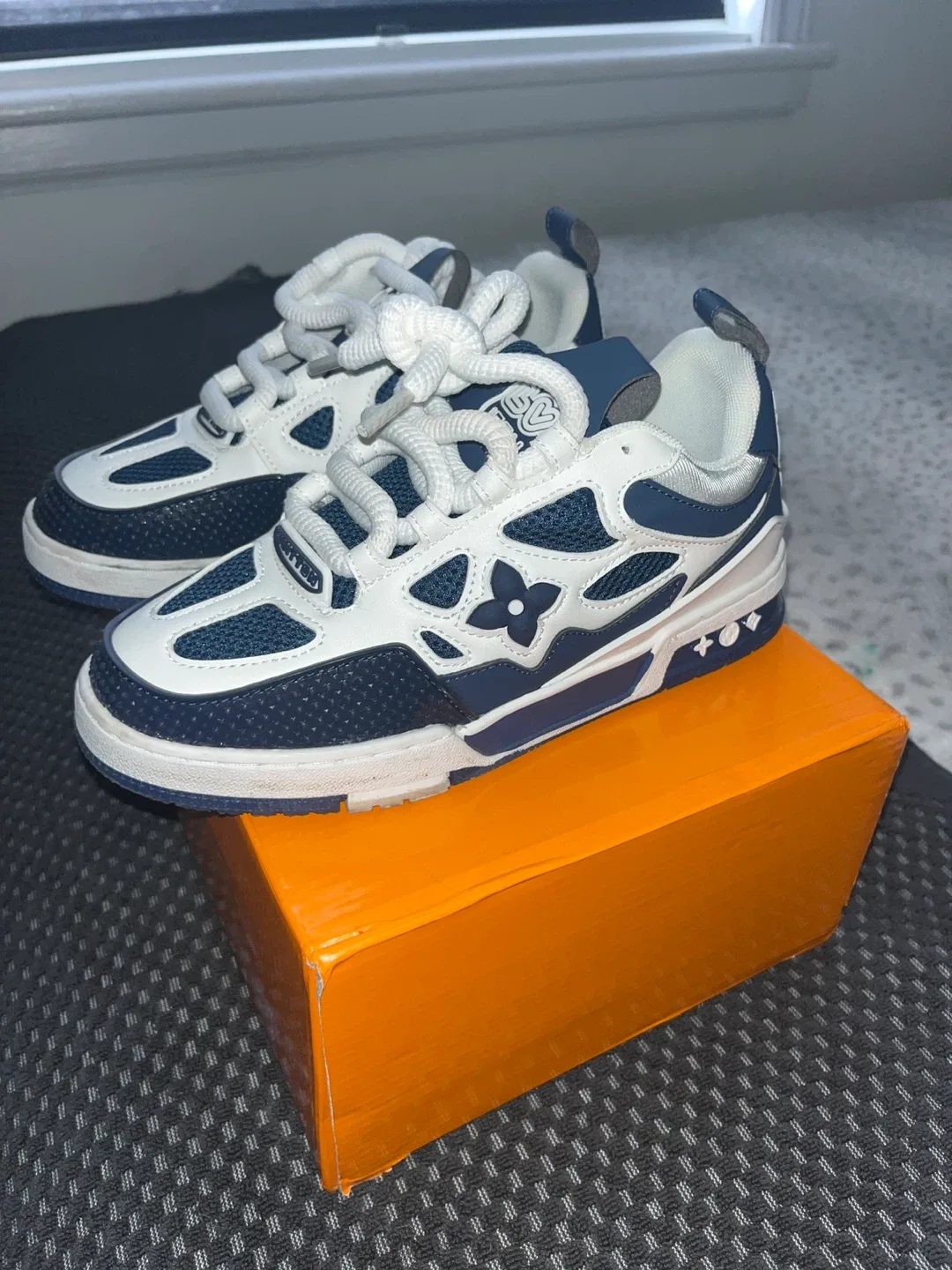 Louis Vuitton 1854 Blue/White Shoes image indicator(2)