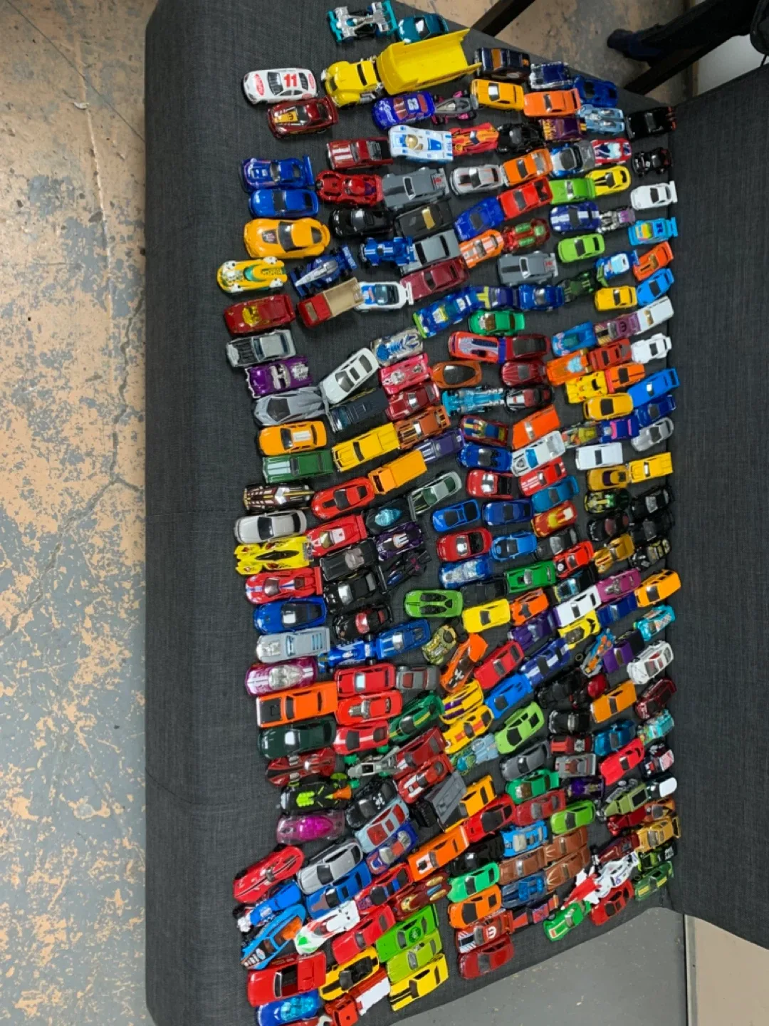 Large Lot of Diecast Toy Cars hotwheels etc etc image indicator(3)