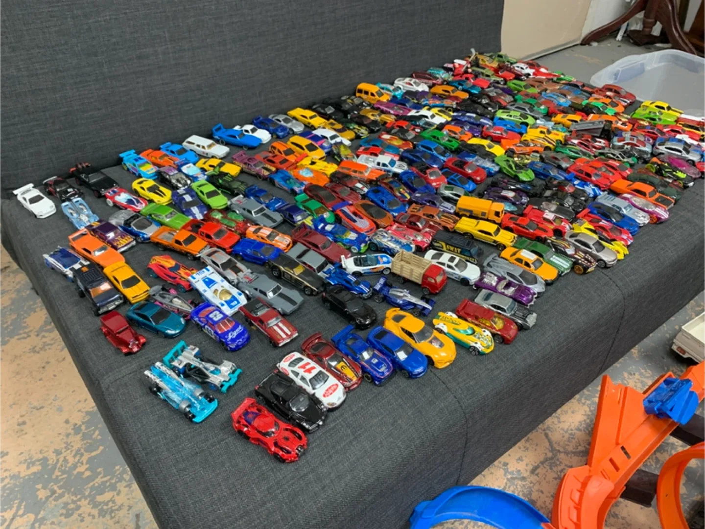 Large Lot of Diecast Toy Cars hotwheels etc etc image indicator(5)