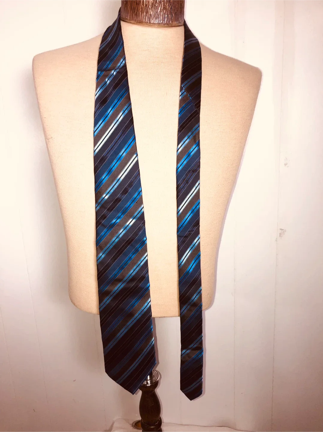 Men’s Blue Tie. LeChateau.