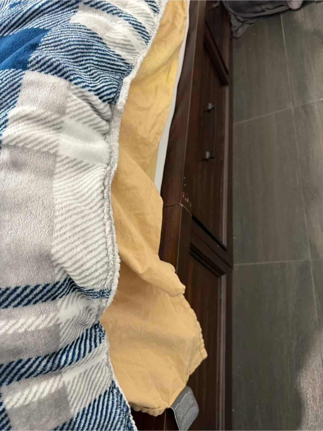 Wood Dresser and Headboard Set image indicator(6)