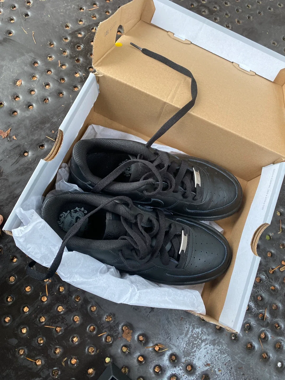 Black Air force 1’s (size 6 women’s or size 5 men’s)