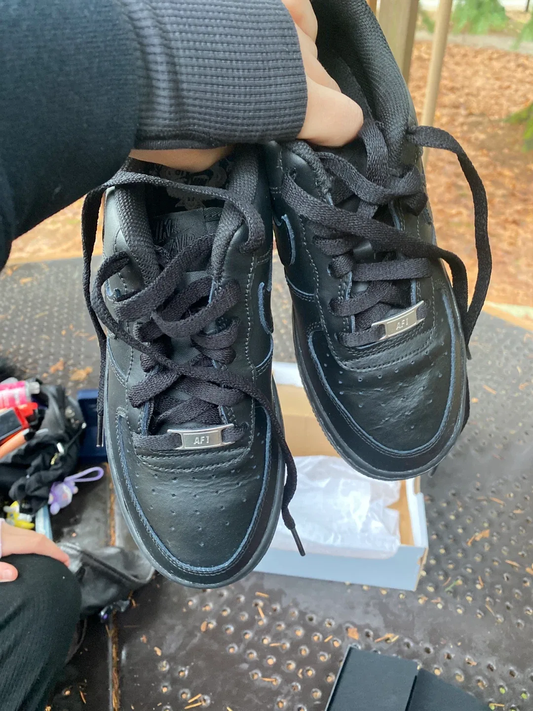 Black Air force 1’s (size 6 women’s or size 5 men’s) image indicator(2)