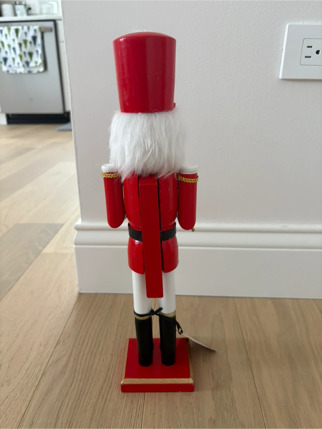 Nutcracker Christmas Figurine 14 i nich tall - photo 3
