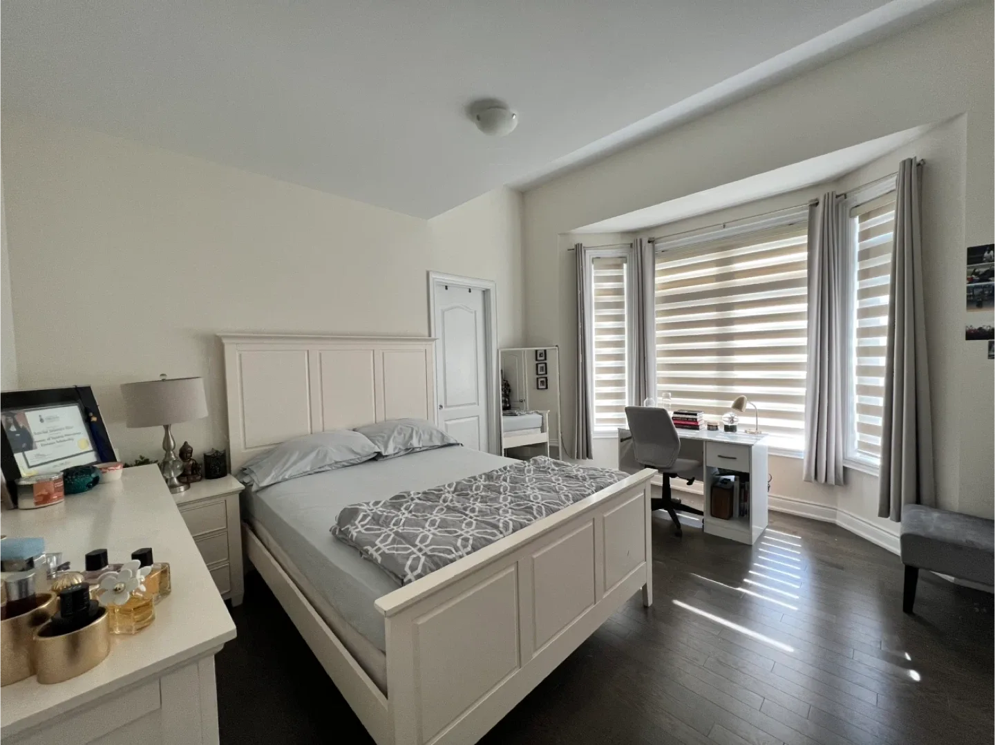 4 Piece Bedroom Furniture Set - Real Wood