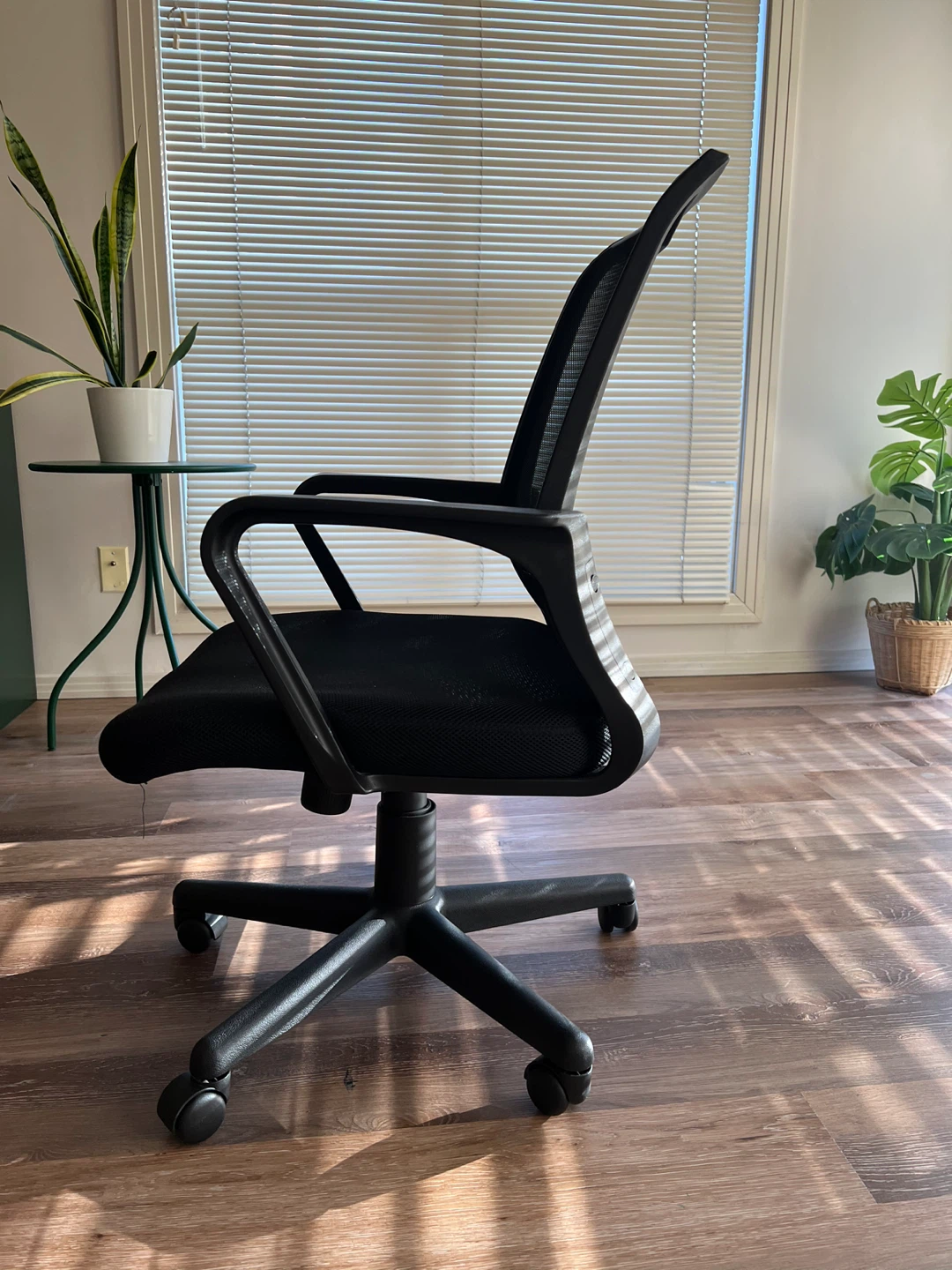 Black Mesh Ergonomic Office Chair - photo 3