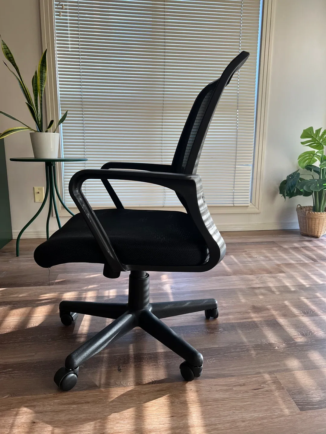Black Mesh Ergonomic Office Chair image indicator(3)