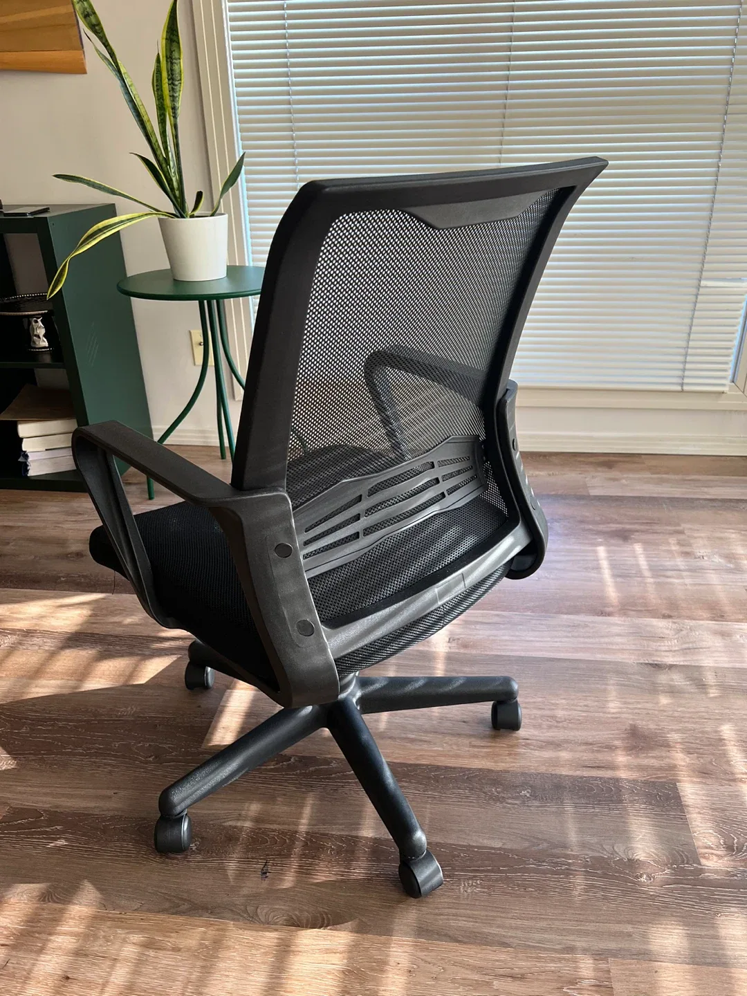Black Mesh Ergonomic Office Chair image indicator(2)