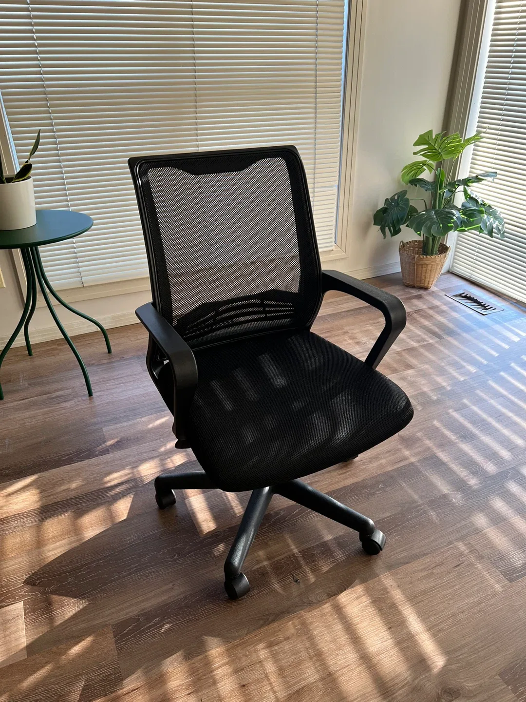 Black Mesh Ergonomic Office Chair