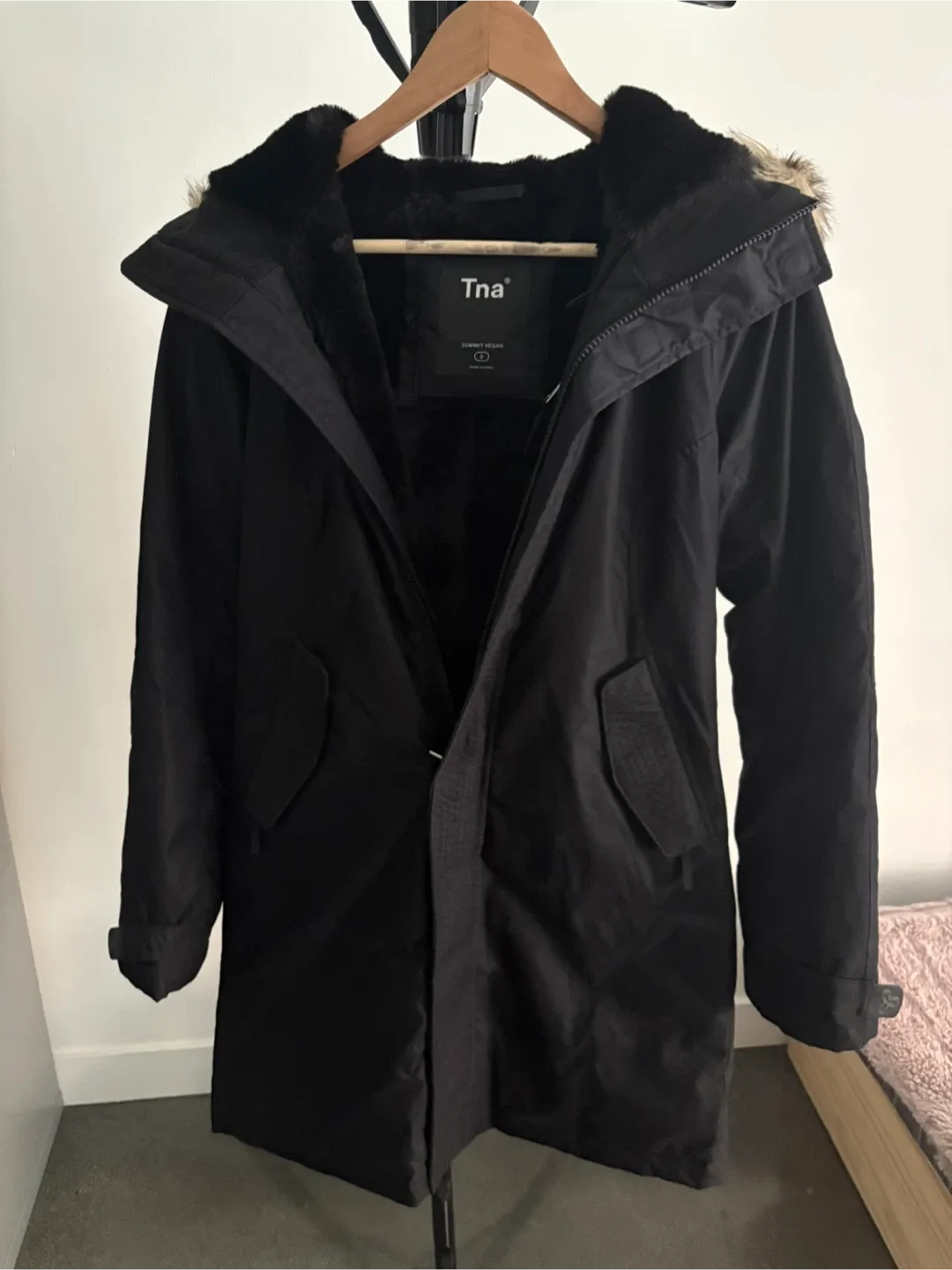 Aritzia TNA Summit Vegan Parka Women’s