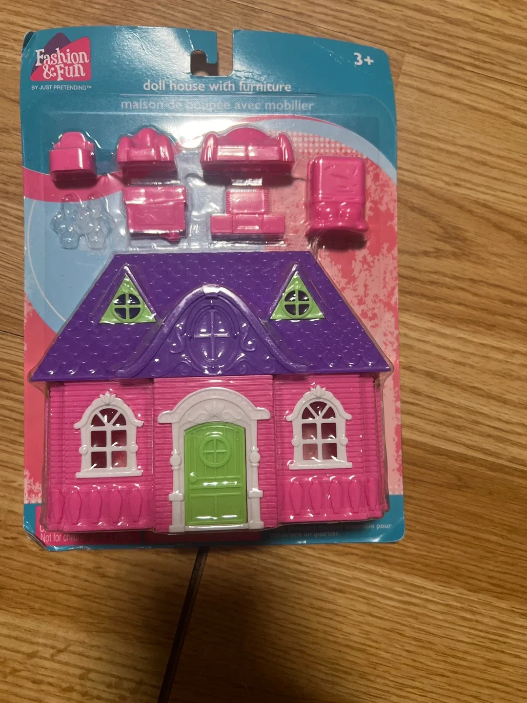 Fashion & Fun Doll House with Furniture - New