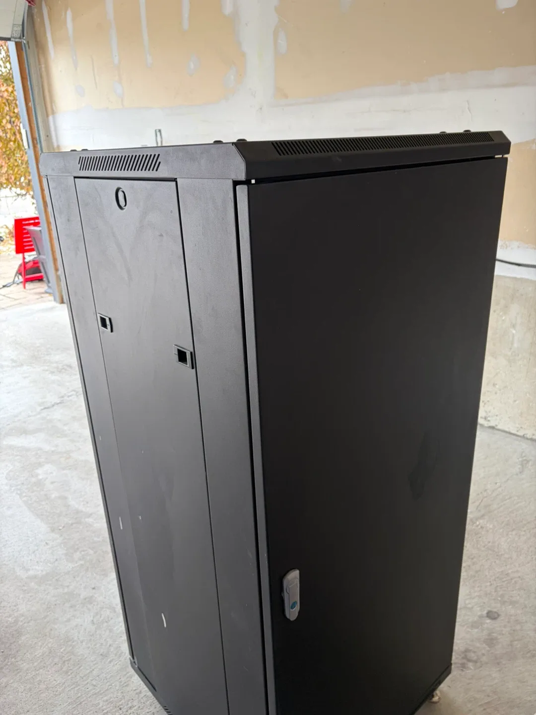 Omnimount RE27 Enclosed Full-Rack System image indicator(10)