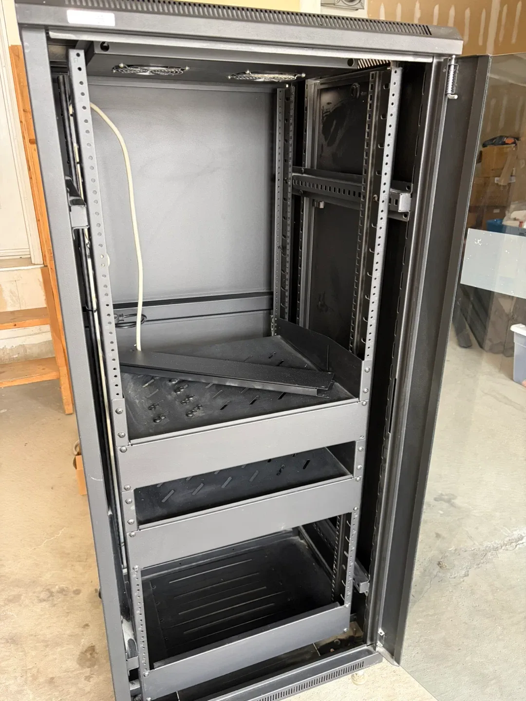 Omnimount RE27 Enclosed Full-Rack System image indicator(9)