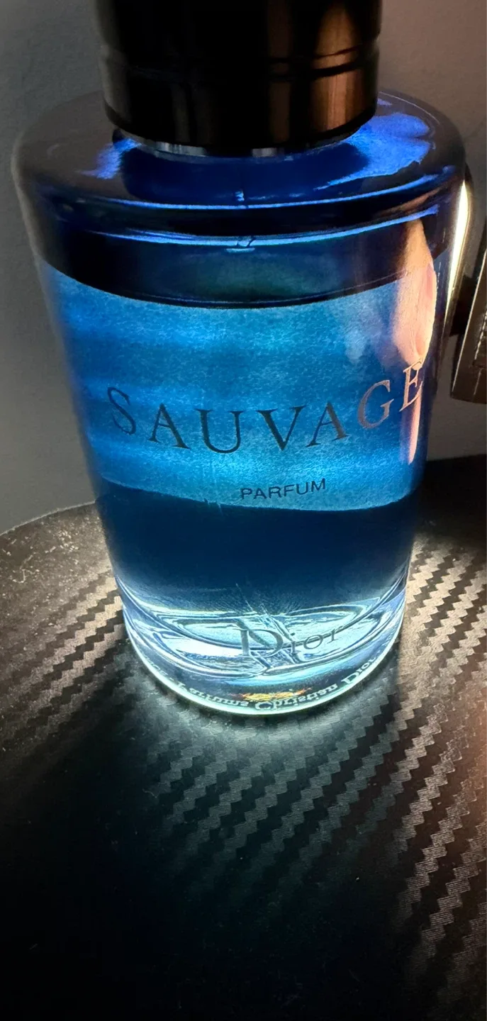 Dior Sauvage Parfum – 100ml (Authentic, Excellent Condition) image indicator(3)