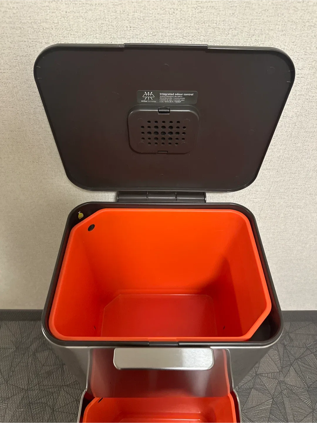 Joseph Joseph stainless steel Totem Max 60L Trash Can image indicator(3)