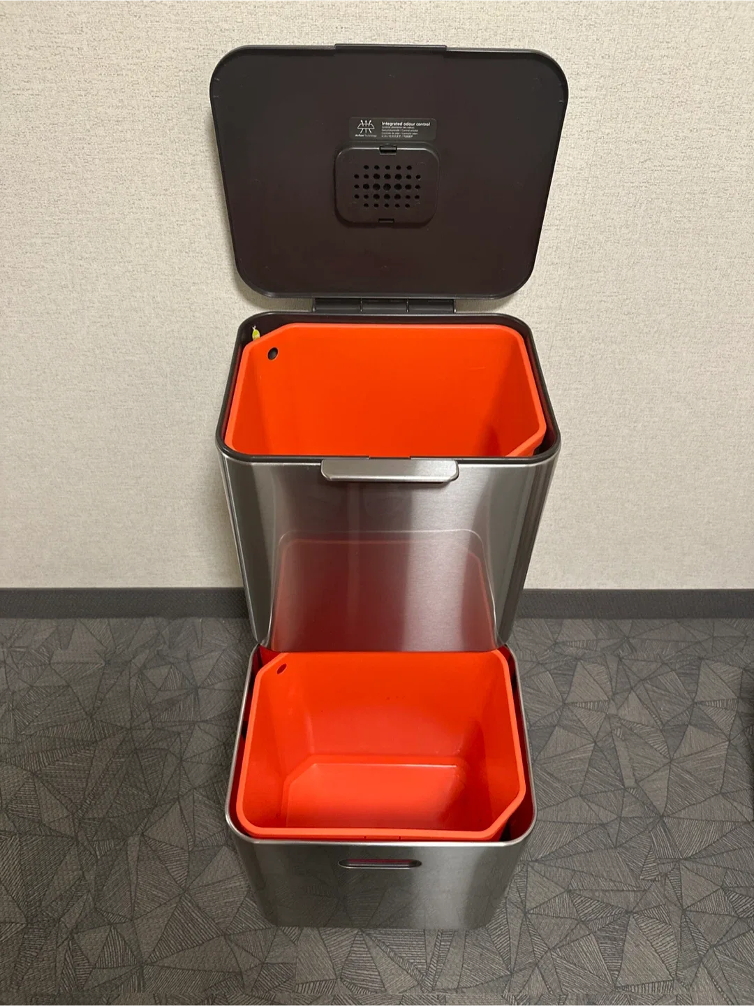 Joseph Joseph stainless steel Totem Max 60L Trash Can image indicator(2)