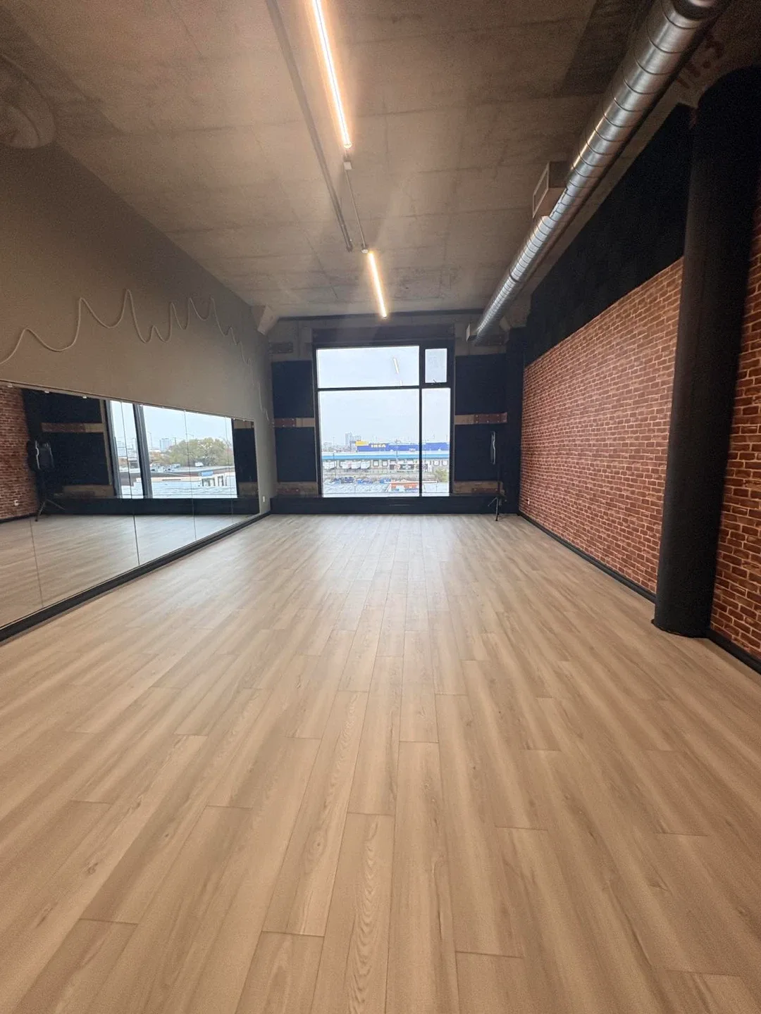 Stylish creative studio for hourly rent