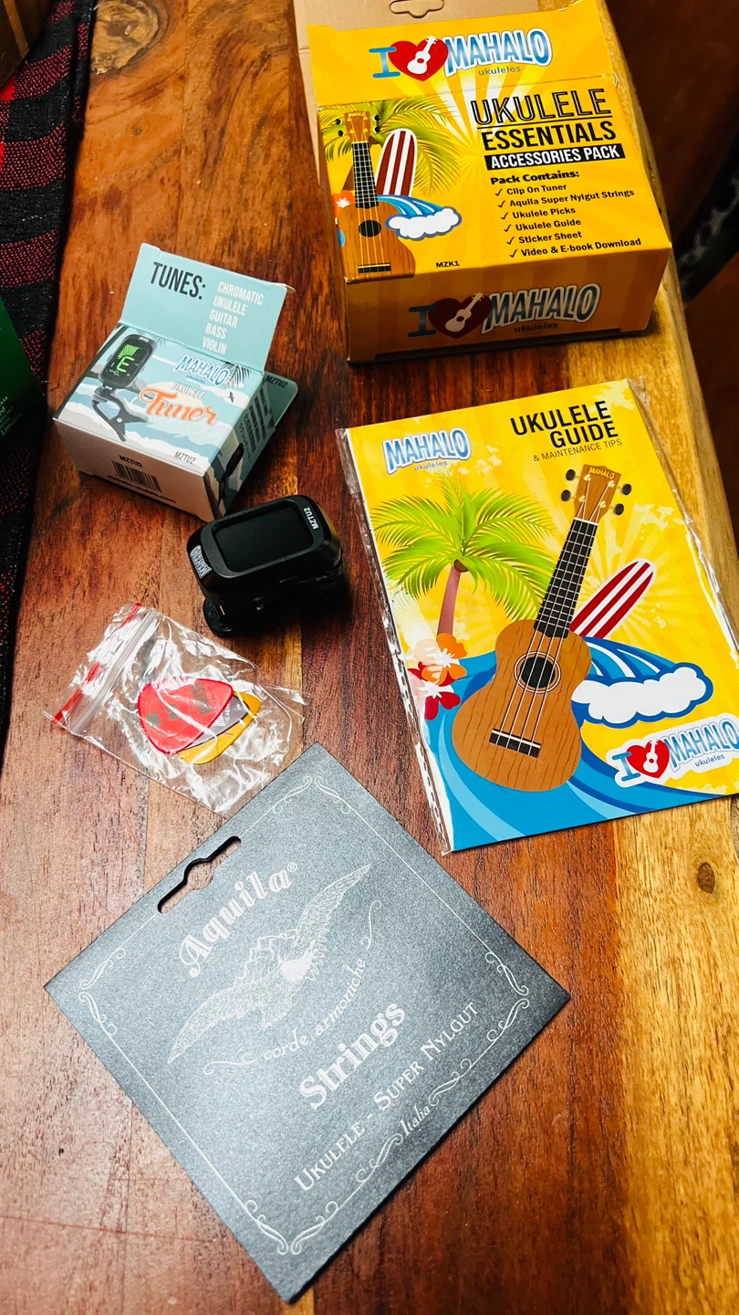 Mahalo Ukulele with Accessories - photo 4