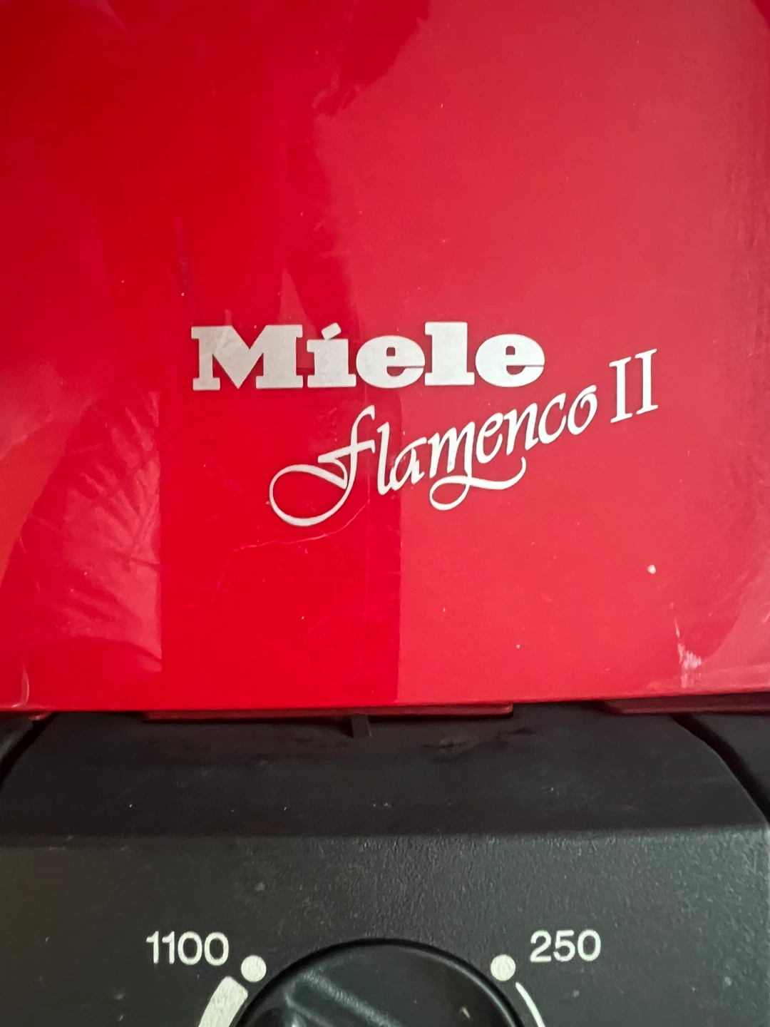 Miele Flamenco II Vacuum Cleaner - photo 2