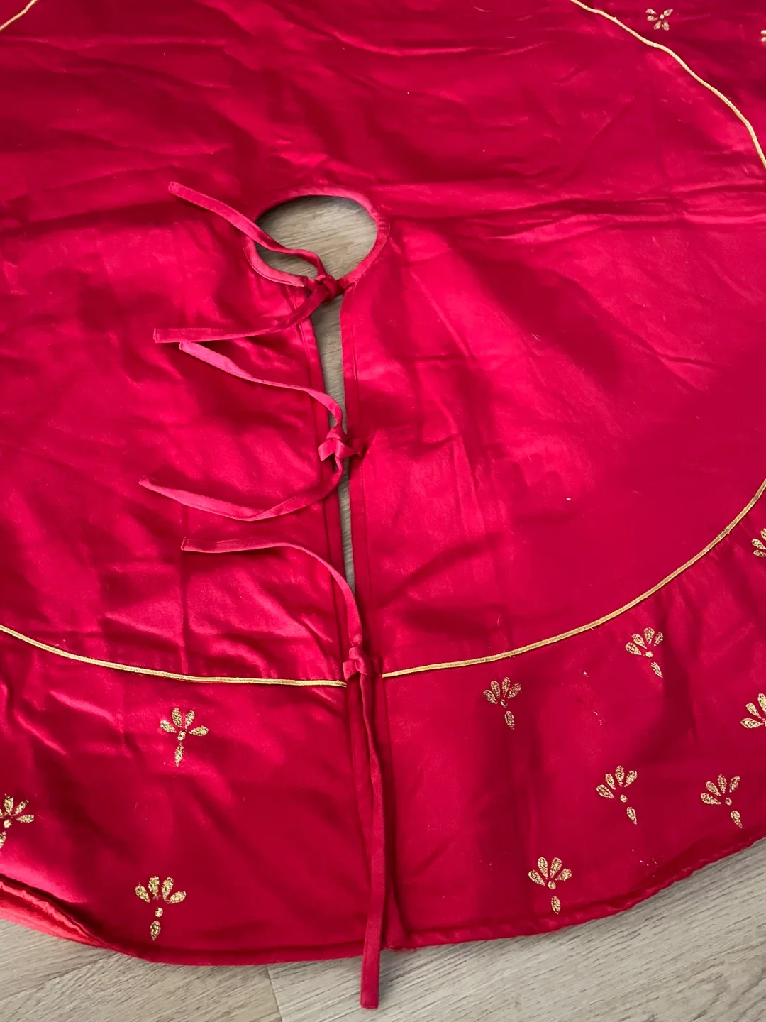 Red Christmas Tree Skirt with Gold Accents image indicator(2)